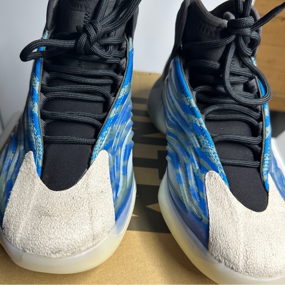 Yeezy Quantum 'Frozen Blue' size US 7.5 - Picture 4 of 6
